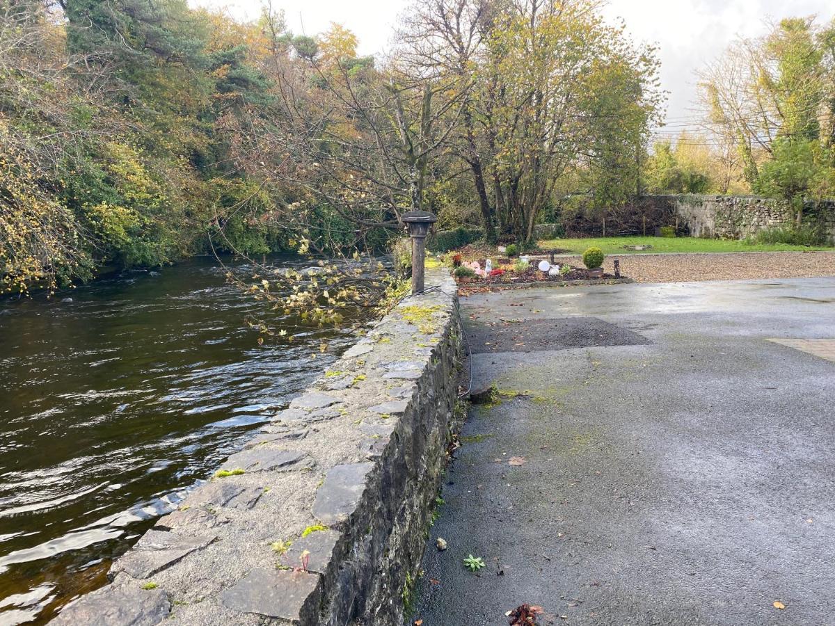 Salmon Weir Lodge Cong Esterno foto